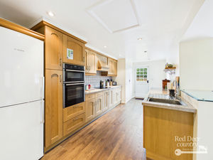 Kitchen/Breakfast Room- click for photo gallery